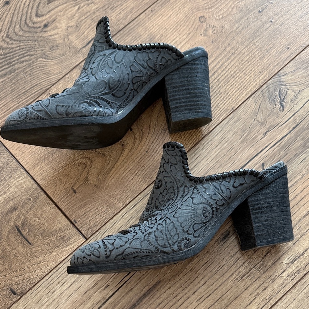 Sbicca vintage collection Black Embossed Floral Leather Block Heel Mules